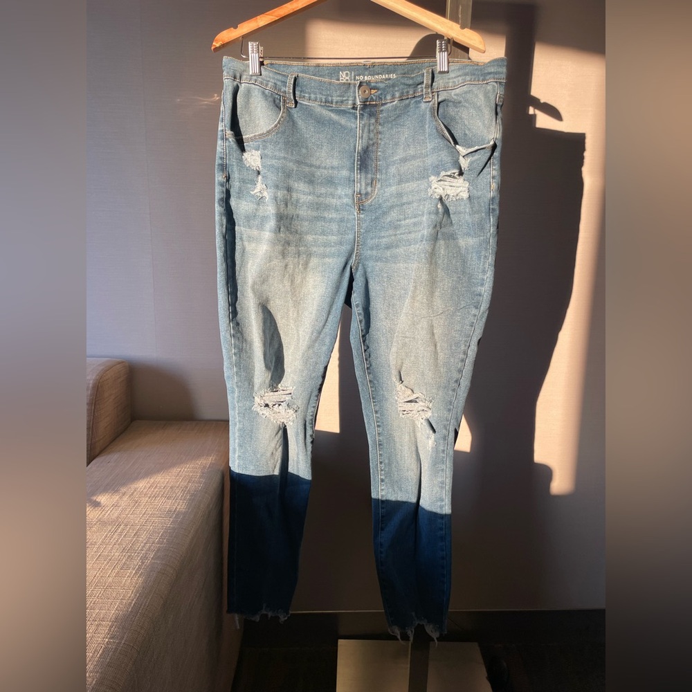 No Boundaries Distressed Skinny Jeans in Blue